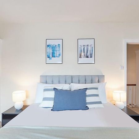 Blue Sky 3 Bedroom Cottage Уитби Экстерьер фото