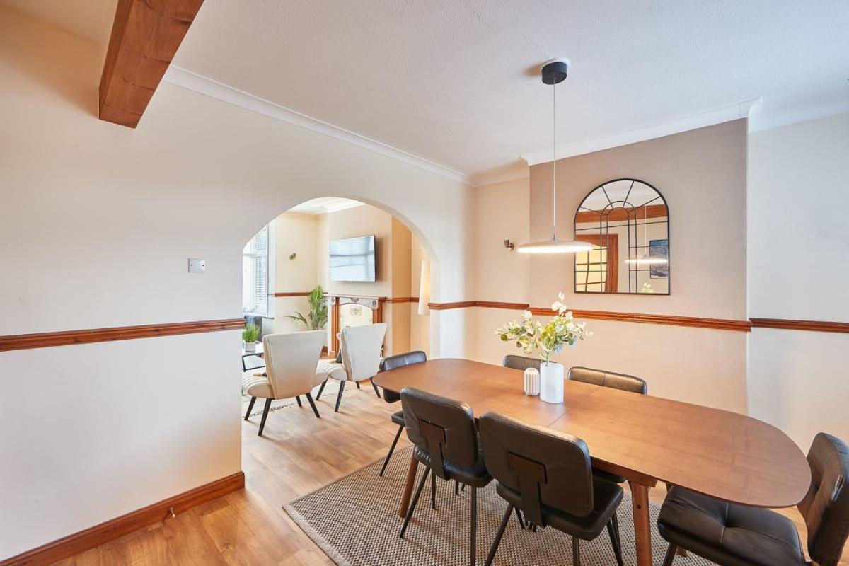 Blue Sky 3 Bedroom Cottage Уитби Экстерьер фото